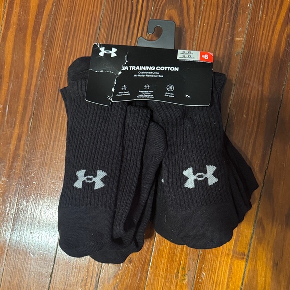 Under Armour cushioned crew socks. NWT - Picture 1 of 4